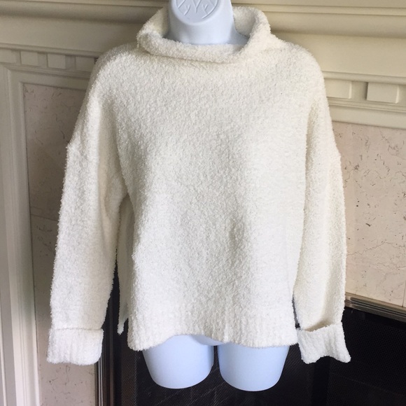 Back In Stock!! NEW UGG Ivory Turtleneck Sweater - Picture 4 of 8